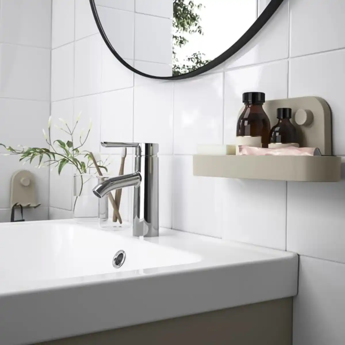 Bild 4 von ÖBONÄS Wandregal mit Saugnapf, graubeige, 28 cm