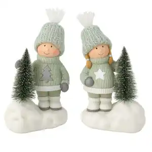 Winterkinder mit Tanne