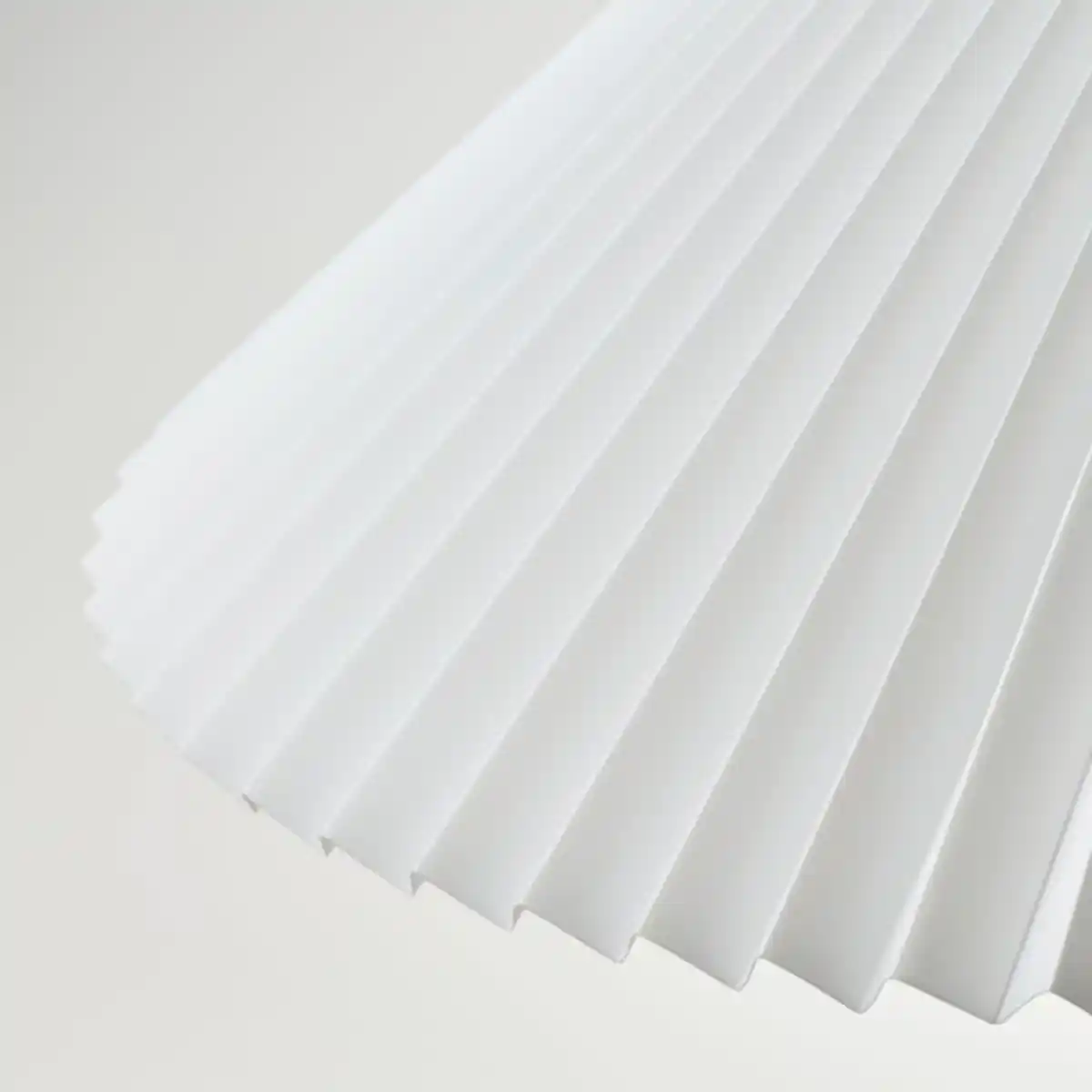 Bild 4 von KUDDLAVA / HAVSDJUP Hängeleuchte, plissiert weiß, 59 cm