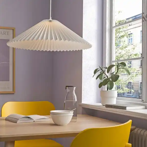 Bild 3 von KUDDLAVA / HAVSDJUP Hängeleuchte, plissiert weiß, 59 cm