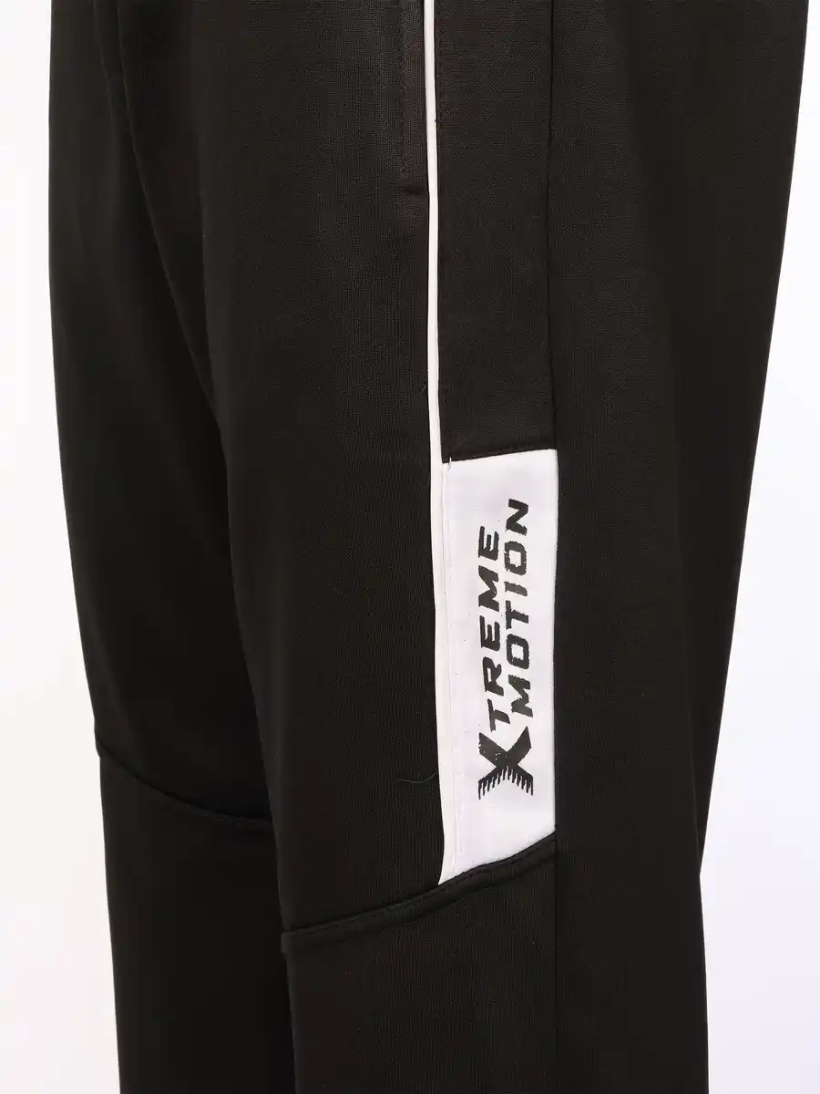 Bild 4 von Herren Jogginghose mit Paspel und kleinem Einsatz Schwarz