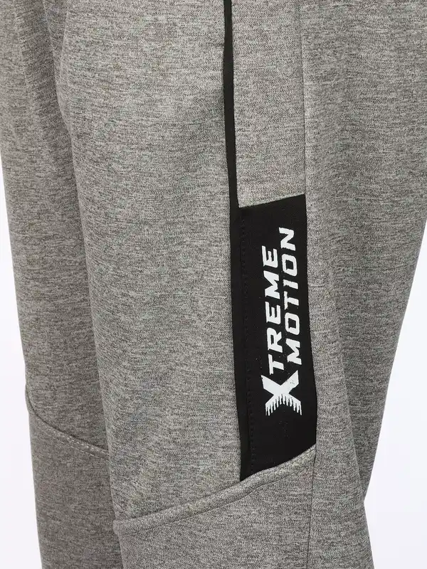 Bild 4 von Herren Jogginghose mit Paspel und kleinem Einsatz Grau