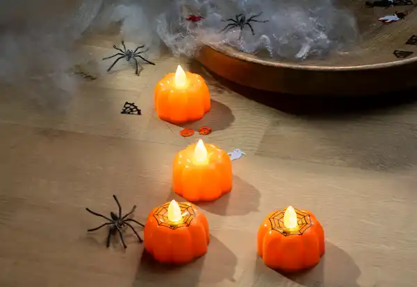 Bild 2 von IDEENWELT Halloween-LED-Teelichte Kürbis 4er-Set
