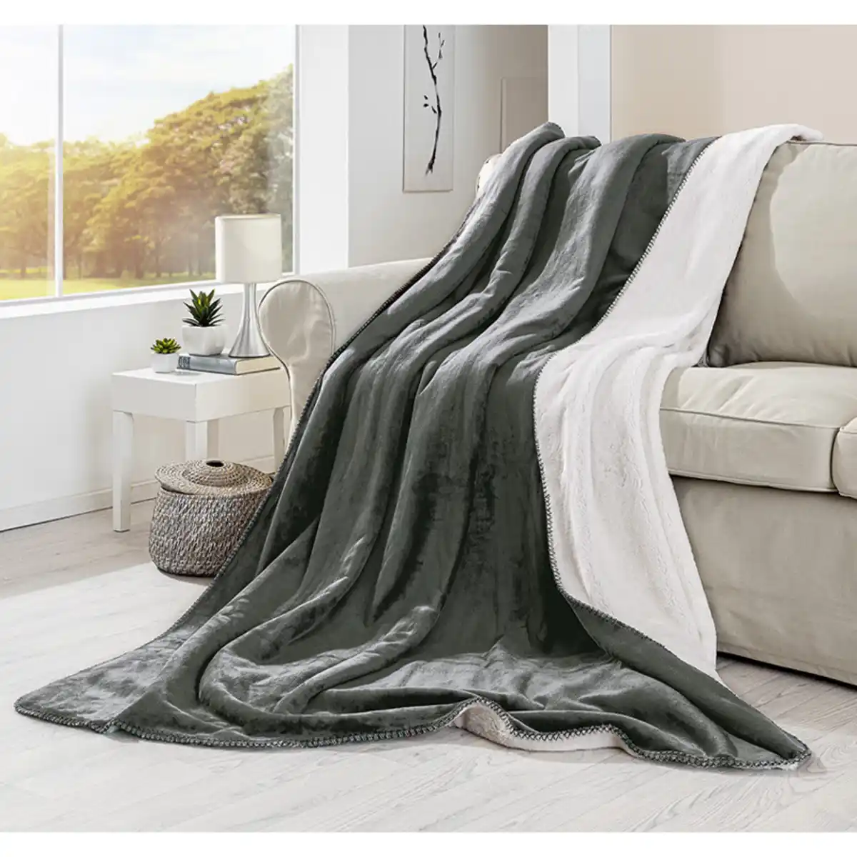 Bild 1 von Bella Casa Luxus-Flanell-Kuscheldecke "Talisman"