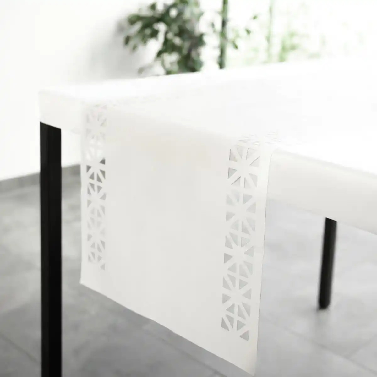 Bild 1 von Moderner Tischläufer für Haus &amp; Garten 140x40 cm