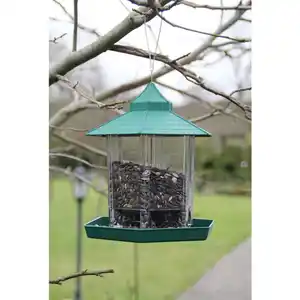 Vogelfutterhaus hängend Schönes naturbezogenes Vogelfutterhäuschen zum Aufhängen.