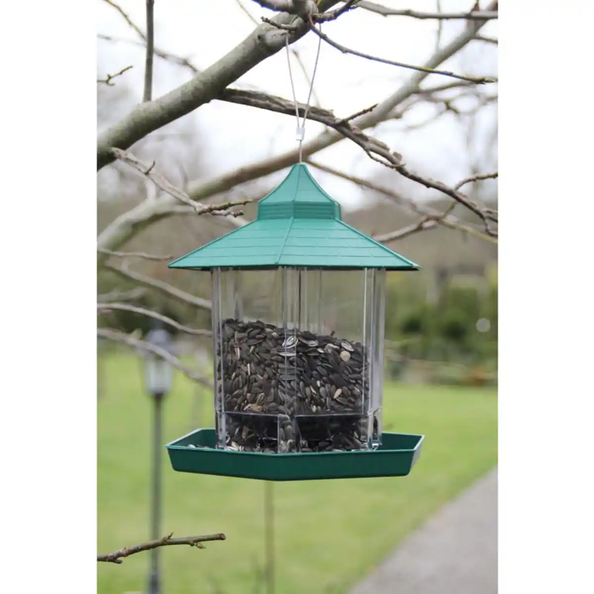 Bild 1 von Vogelfutterhaus hängend Schönes naturbezogenes Vogelfutterhäuschen zum Aufhängen.