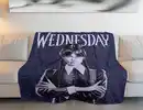 Bild 2 von Wednesday Kuscheldecke – Fleece 100x150 cm, weich & warm