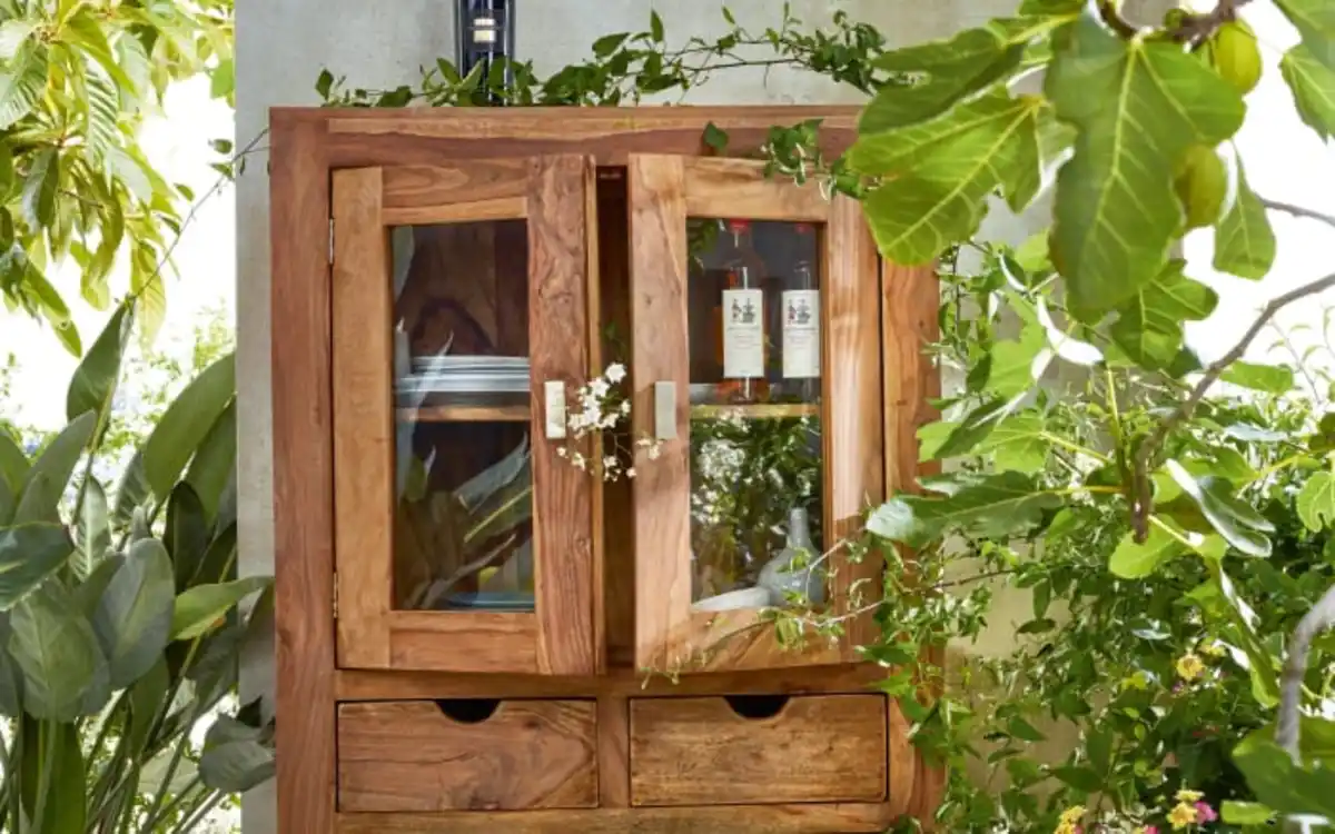 Bild 2 von Wolf Möbel - Glasvitrine Yoga, massives Shisham