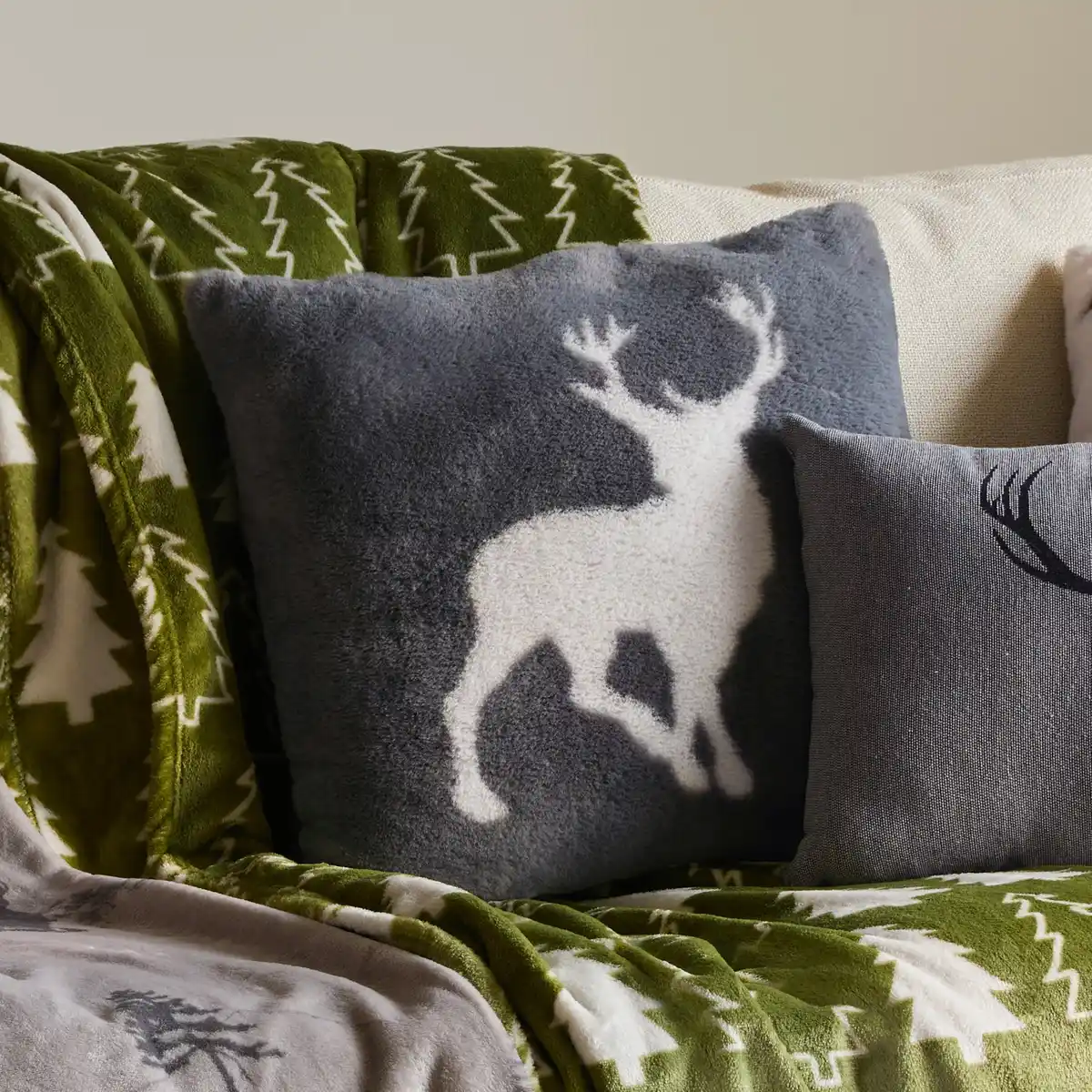 Bild 1 von Dekokissen mit Hirsch-Motiv