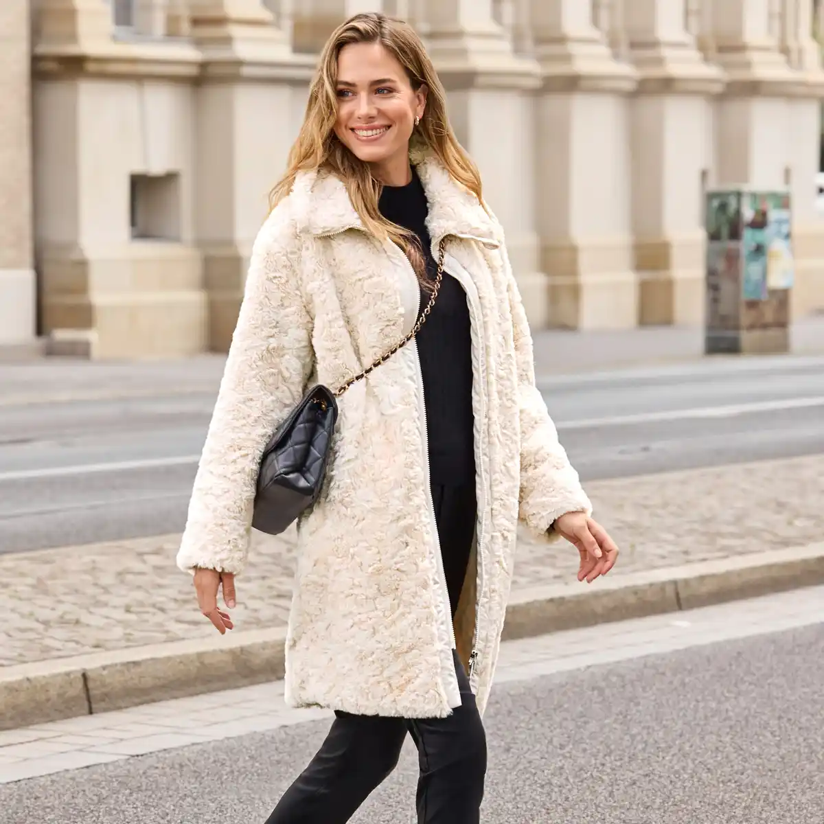 Bild 1 von Damen-Kunstfellmantel mit Struktureffekt