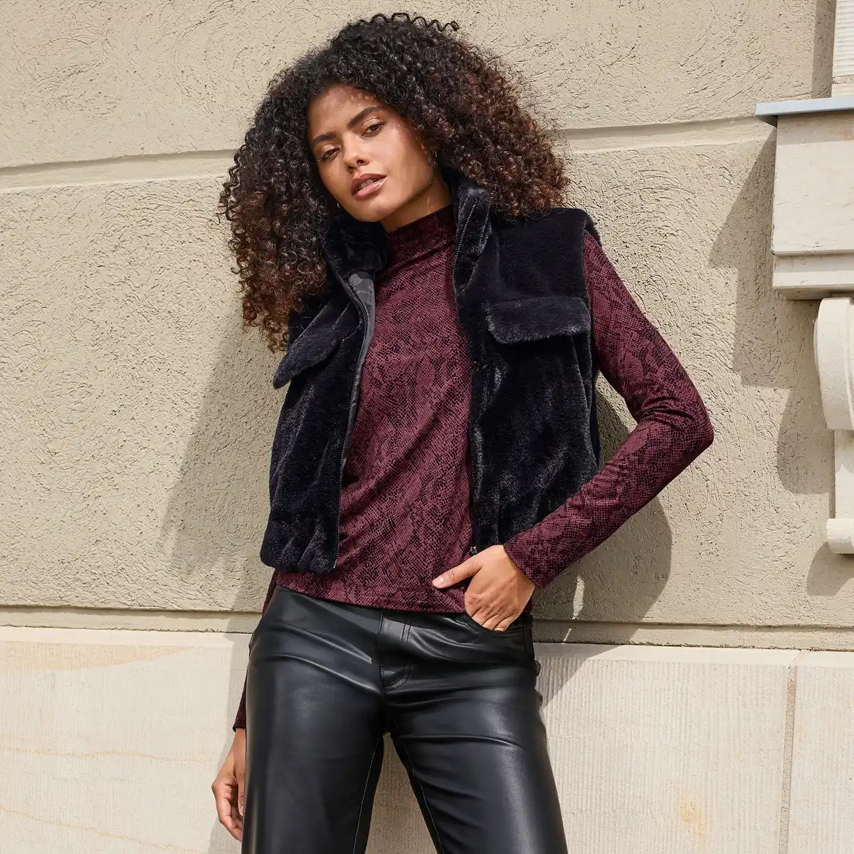 Bild 1 von Damen-Outdoor-Kunstfell-Weste mit Reißverschluss