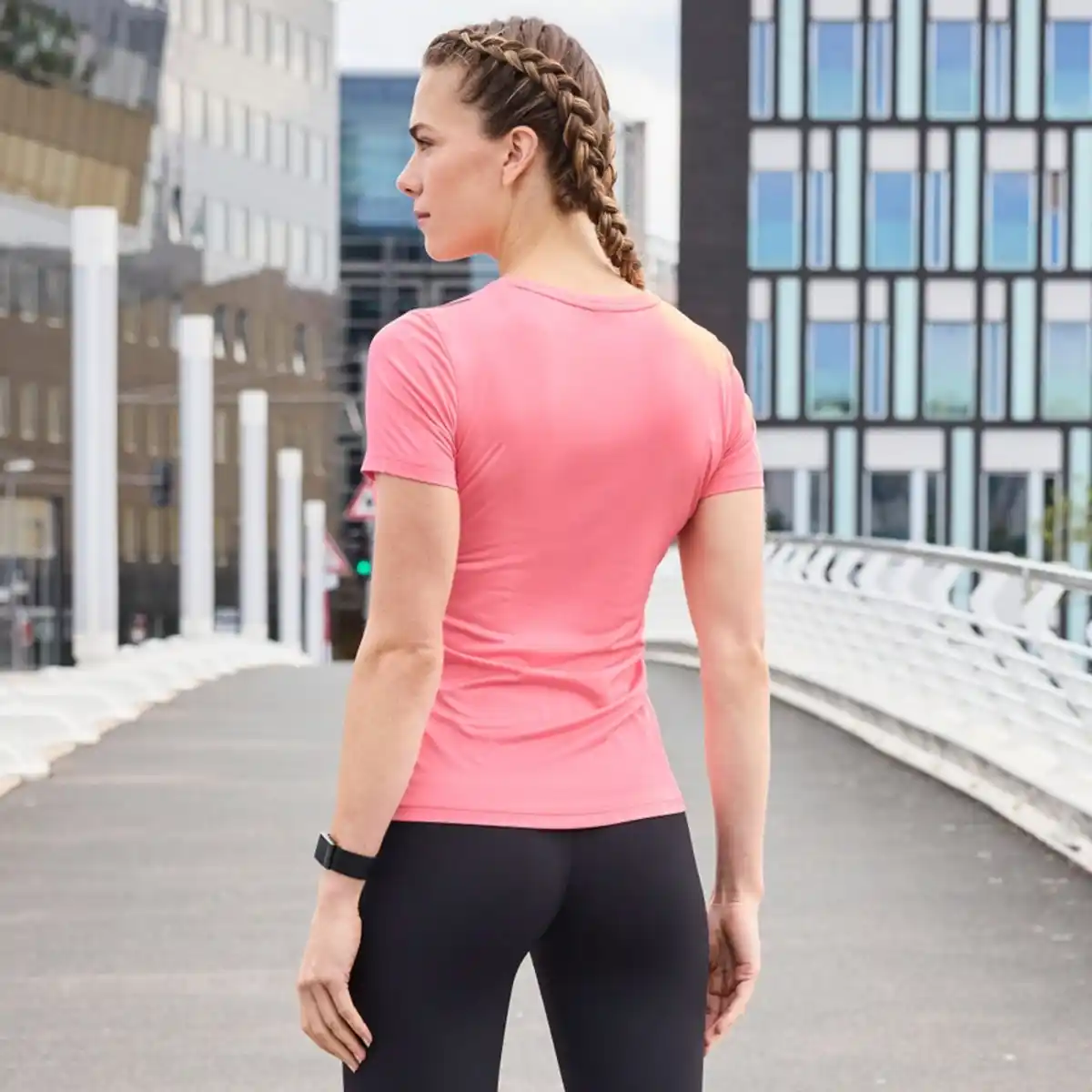 Bild 4 von Damen-Funktions-T-Shirt mit Rundhalsausschnitt