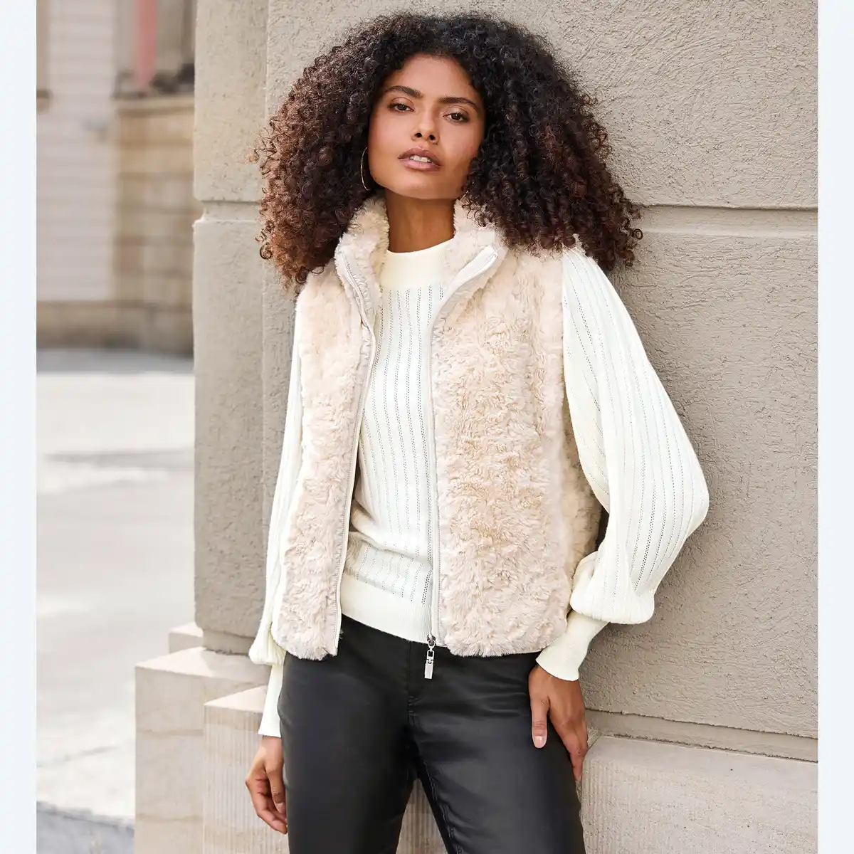 Bild 1 von Damen-Outdoor-Kunstfellweste mit Reißverschluss