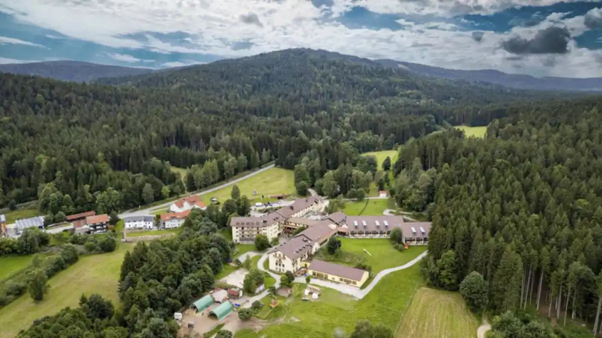 Bild 1 von Bayerischer Wald – Bischofsmais – 3*S WAGNERs Hotel Wastlsäge