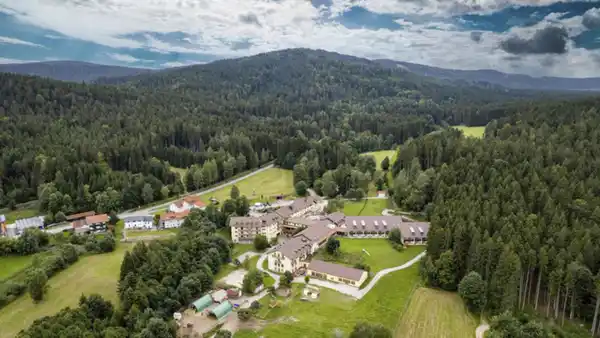 Bild 1 von Bayerischer Wald – Bischofsmais – 3*S WAGNERs Hotel Wastlsäge