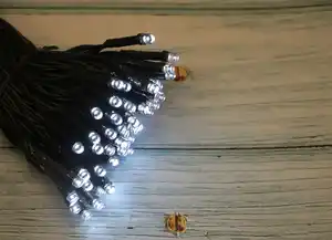 LED-Lichterkette mit 100 kaltweißen LEDs