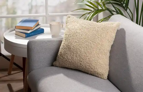 Bild 2 von IDEENWELT Boucle-Kissenhülle beige