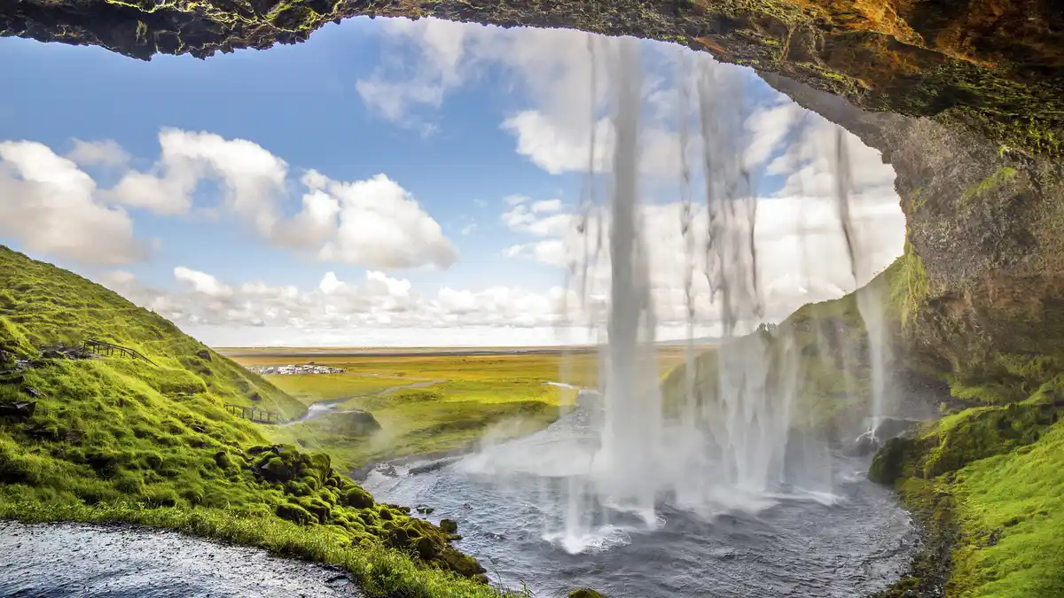 Bild 1 von Island - Kreuzfahrt - Costa Favolosa inkl. Parkplatz & MyItalian Genusspaket