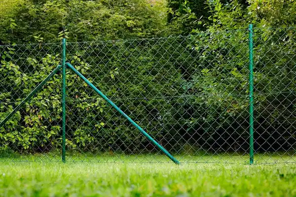 Bild 2 von Maschendrahtzaun Komplett-Set L25m x H100cm - Grün