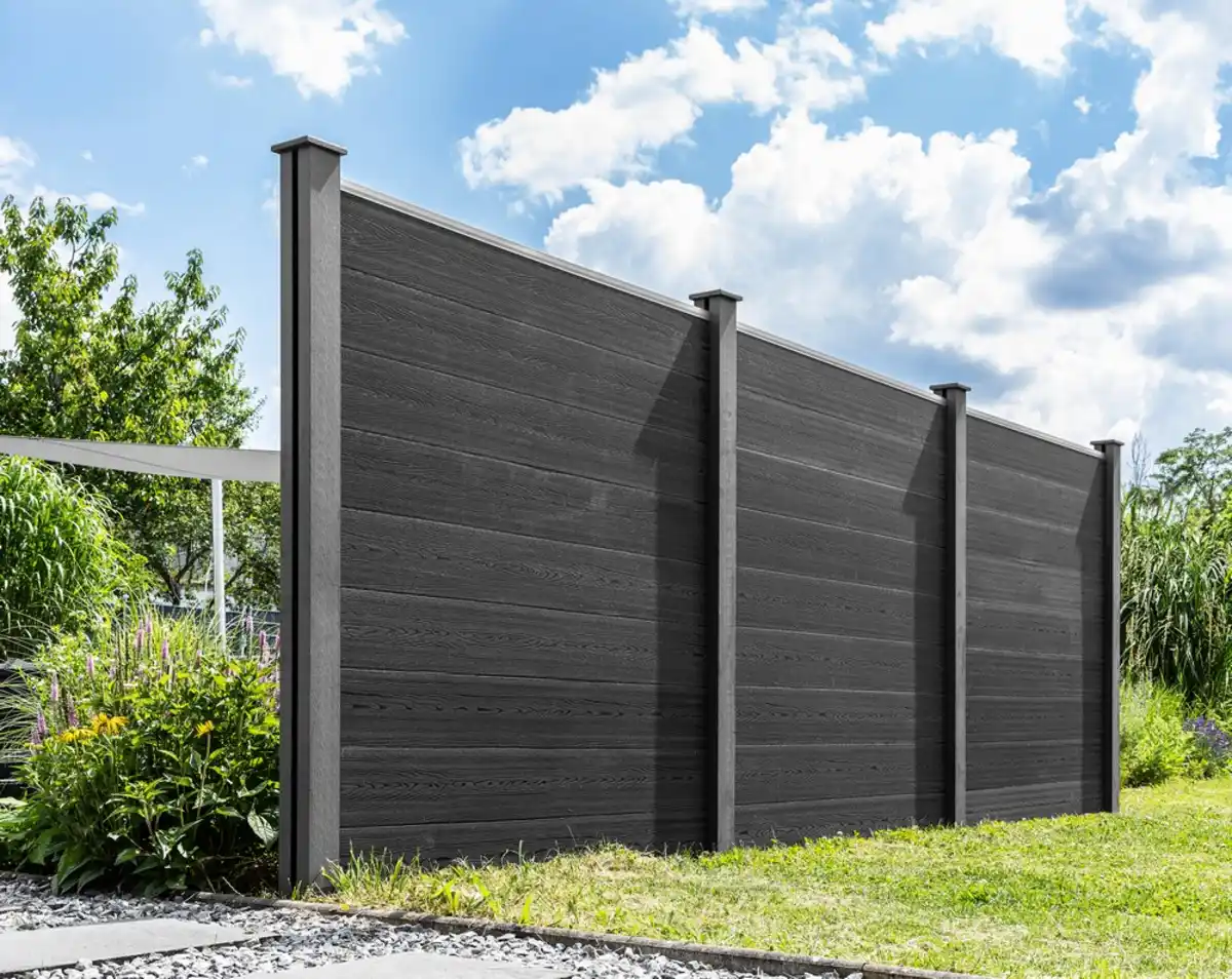 Bild 2 von WPC-Sichtschutzzaun CORTEZA - 2x Elemente + 3x Pfosten - Grau