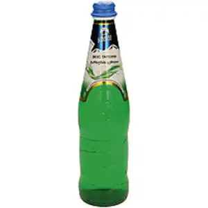 Kohlensäurehaltiges Erfrischungsgetränk mit Estragongeschmac...