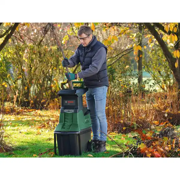 Bild 4 von BOSCH Häcksler »AXT 25 TC«, inkl. Astschere und Handschuhe