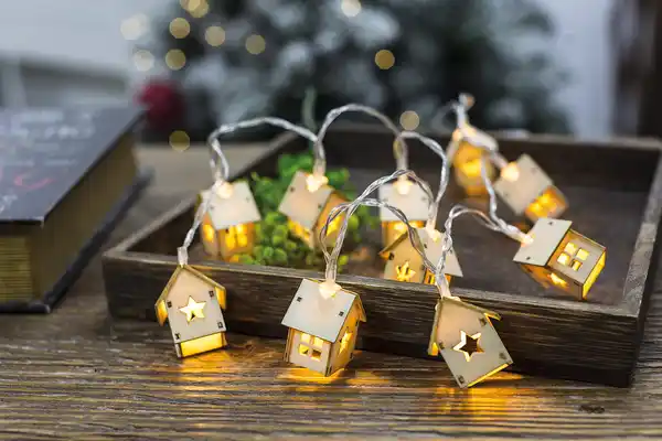 Bild 1 von Lichterkette Holzhäuser 10LED +Timer 2xAA ne ww