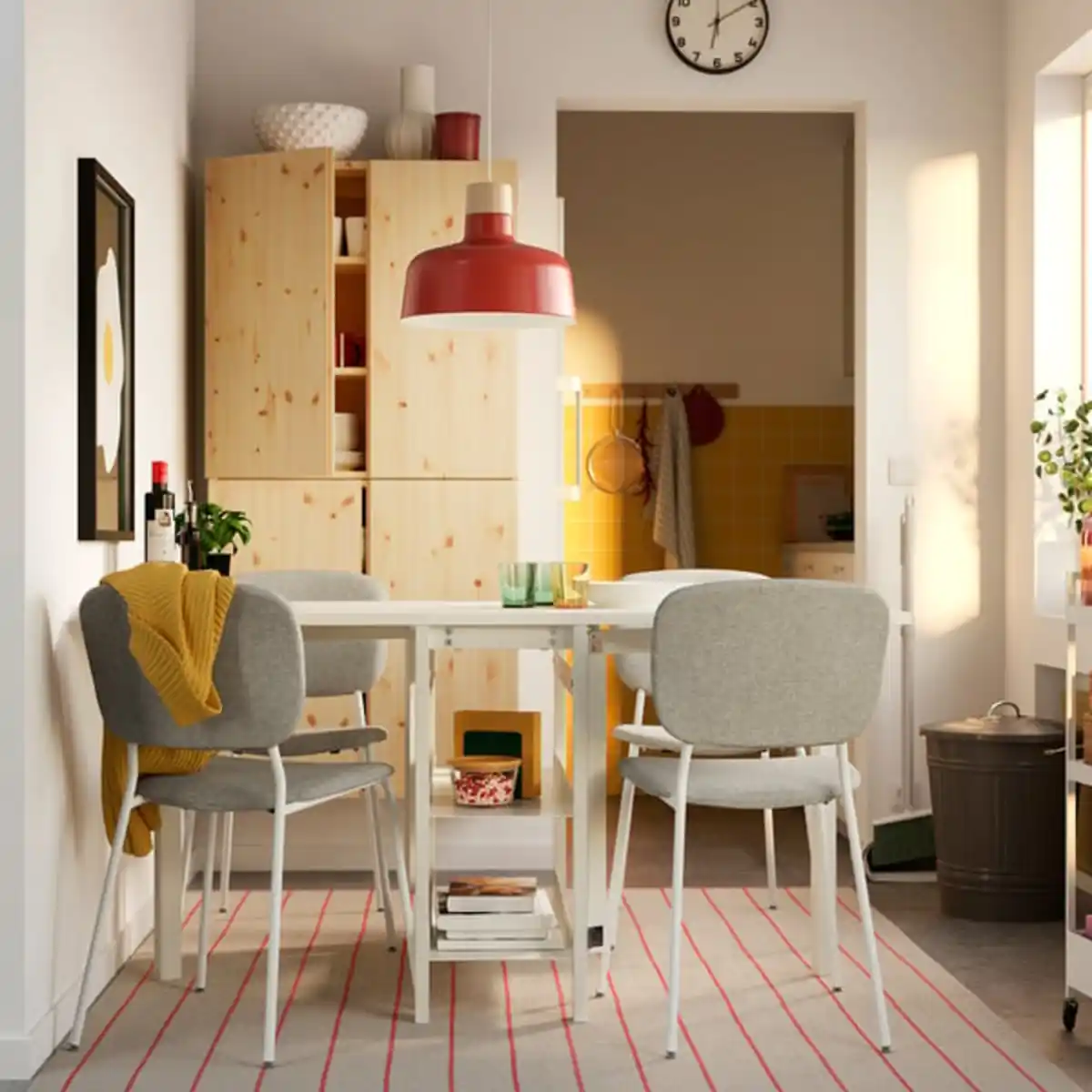 Bild 2 von VIHALS / VIHALS Tisch und 4 Stühle, Klapptisch weiß/weiß Tibbleby beige/grau, 39/95/151x90 cm