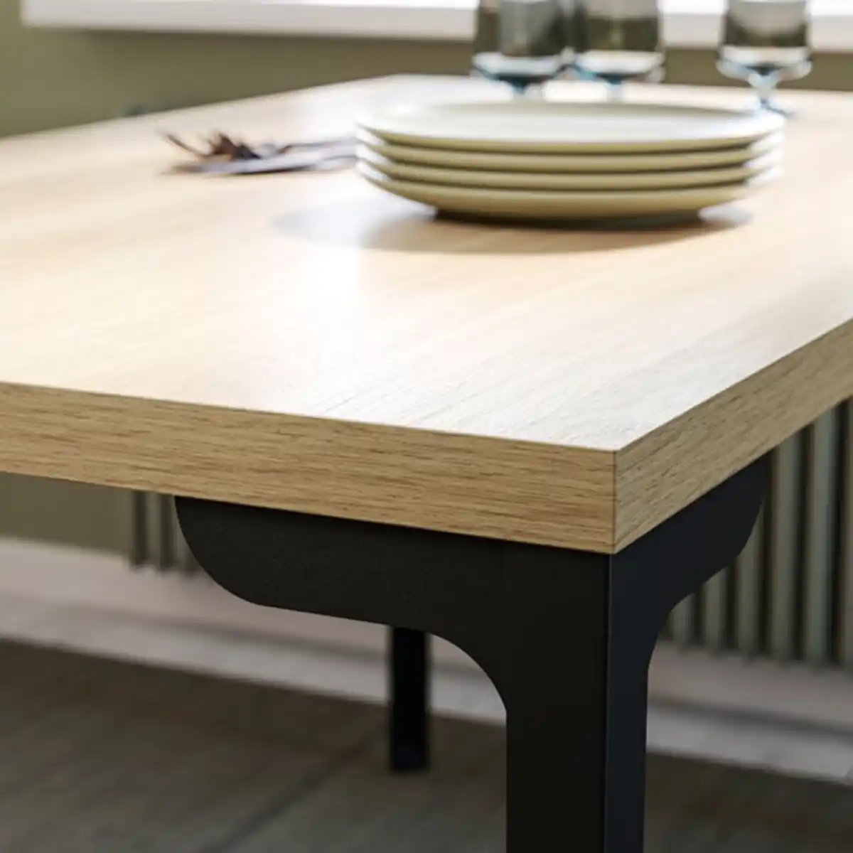 Bild 3 von SKÅLSTA Tisch, Eichenachbildung/gerade schwarzgrau, 140x80 cm