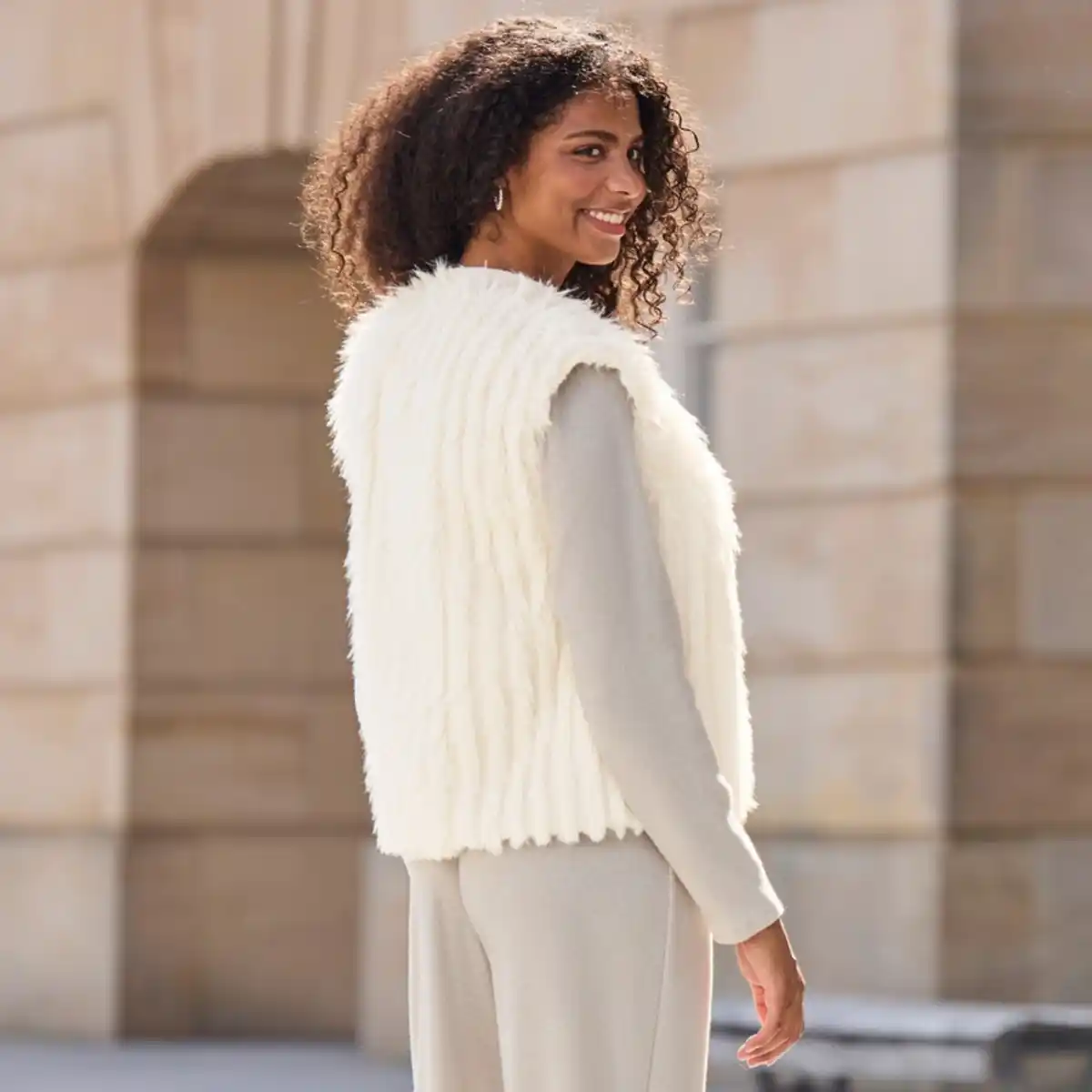 Bild 4 von Damen-Outdoor-Kunstfellweste