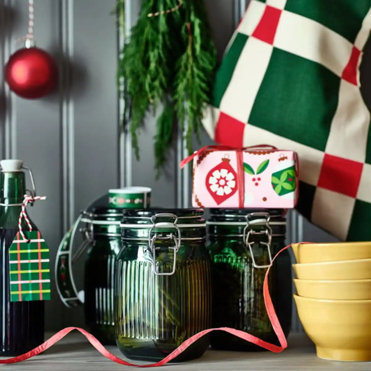 Bild 3 von VINTERFINT Dose mit Deckel, Glas grün, 1 l