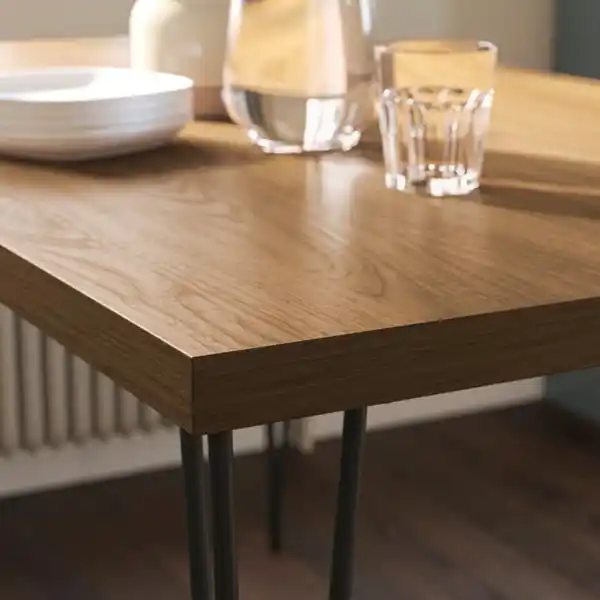 Bild 3 von SKÅLSTA Tisch, Nussbaumnachbildung/Haarnadel schwarzgrau, 140x80 cm