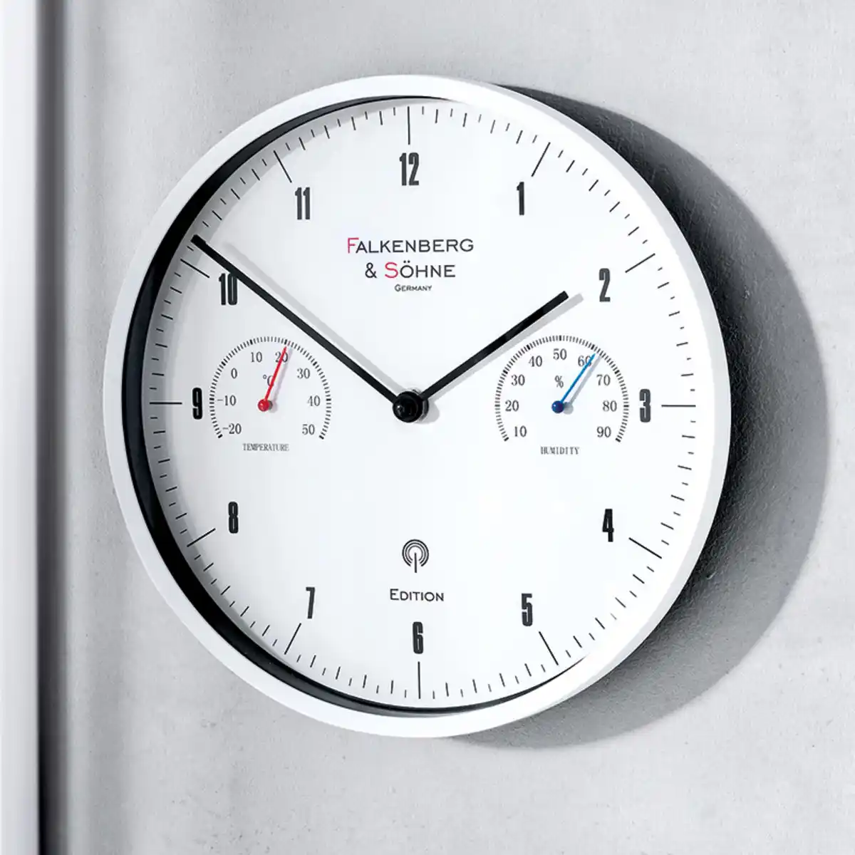 Bild 1 von Falkenberg & Söhne Funk-Wanduhr