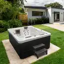 Bild 1 von Outdoor Whirlpool WHITE MARBLE inkl. Treppe und Thermoabdeckung