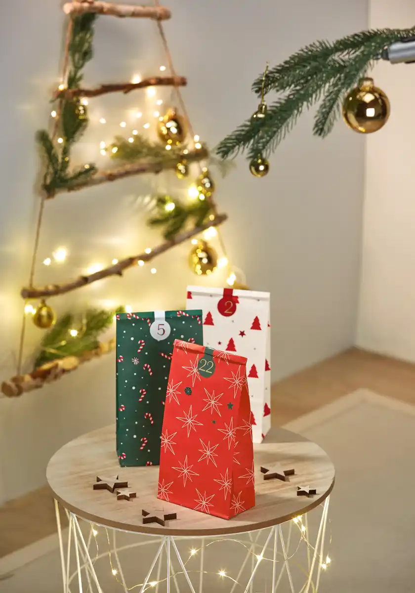 Bild 4 von IDEENWELT Adventskalender-Papiertütenset Rot-Grün 24er-Set