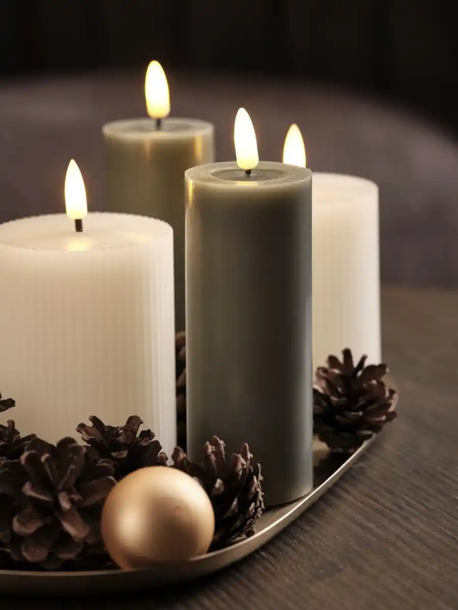 Bild 2 von LED-Stumpenkerze FALAR Ø5xH13cm grün m/Timer