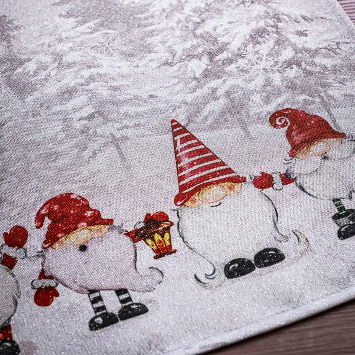 Bild 4 von Tischläufer mit Wichtel-Motiv, ca. 40x140 cm