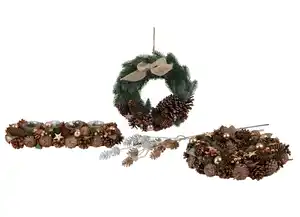 Adventsgesteck mit goldenen Kugeln