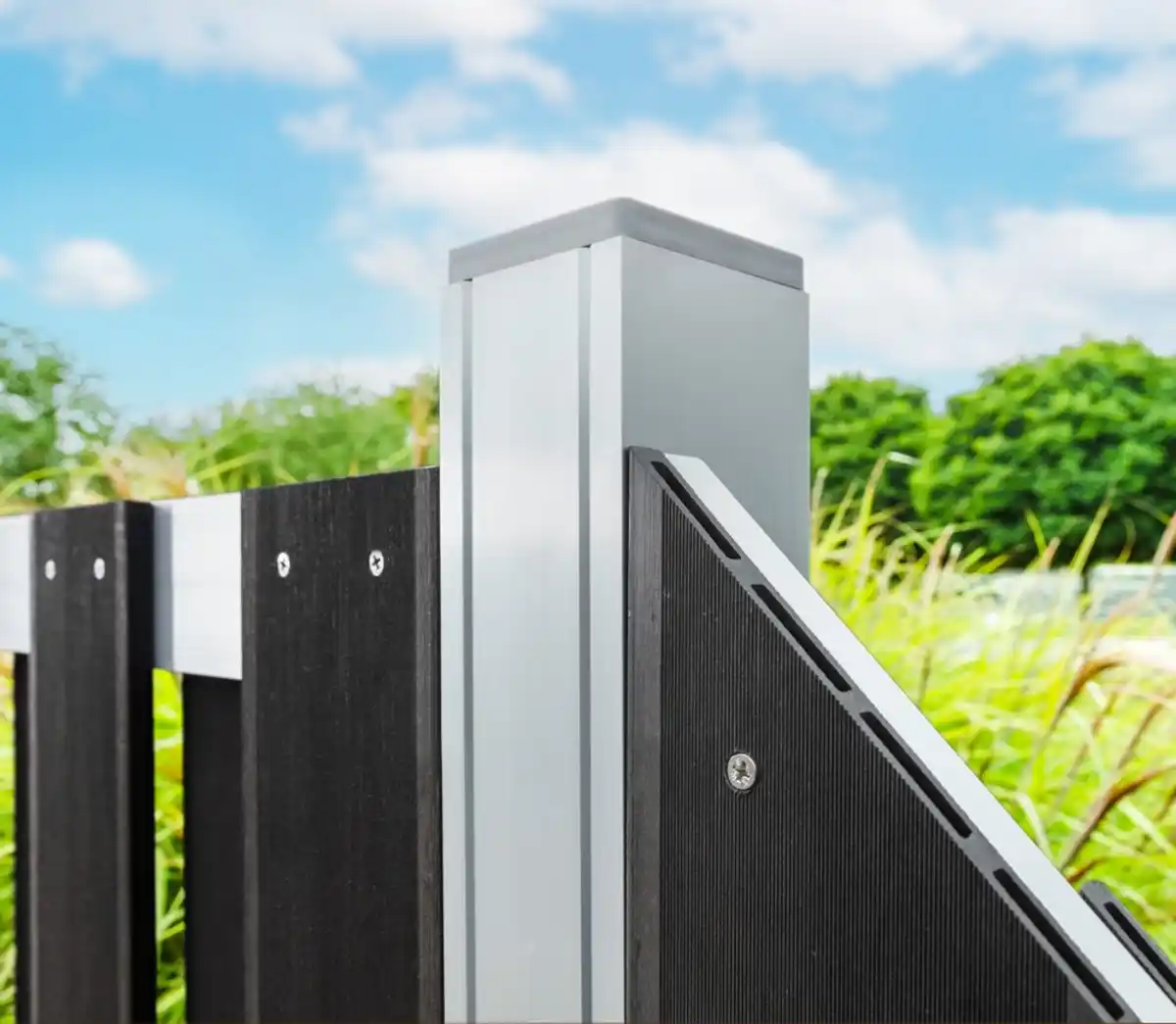 Bild 3 von WPC-Sichtschutzzaun CARMENO - 4x Element + 5x Pfosten - Schwarz