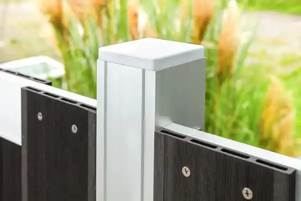 Bild 3 von WPC-Sichtschutzzaun CARMENO - 3x Element + 4x Pfosten - Schwarz