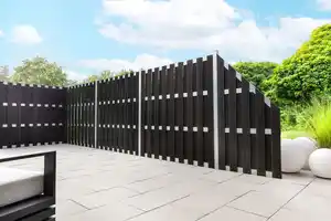 WPC-Sichtschutzzaun CARMENO - 4x Element + 5x Pfosten - Schwarz