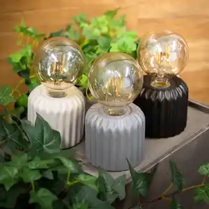 LED-Glühbirne auf Ständer