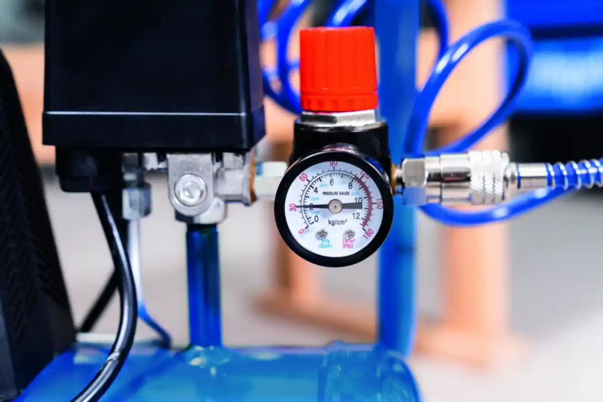 Bild 3 von 24 L Kompressor HC30o inklusive 14-teiligem Zubehör-Set