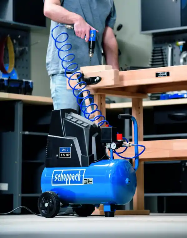 Bild 2 von 24 L Kompressor HC30o inklusive 14-teiligem Zubehör-Set