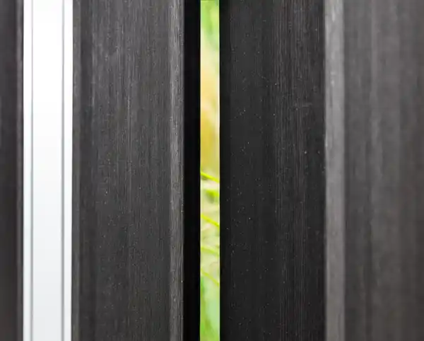 Bild 4 von WPC-Sichtschutzzaun CARMENO - 3x Element + 4x Pfosten - Schwarz