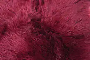 Teppich Schaffell 85 x 60 cm burgund