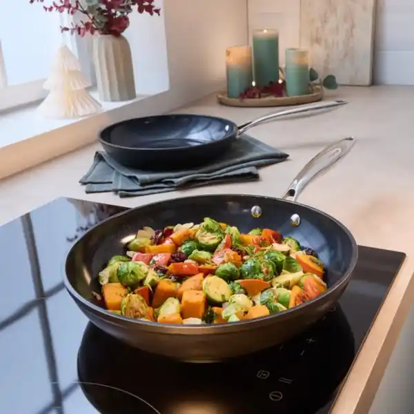 Bild 2 von CROFTON Titanium-Pfanne; Ø: ca. 28 cm