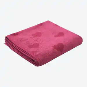 Handtuch mit Herzmotiv, ca. 50x100 cm