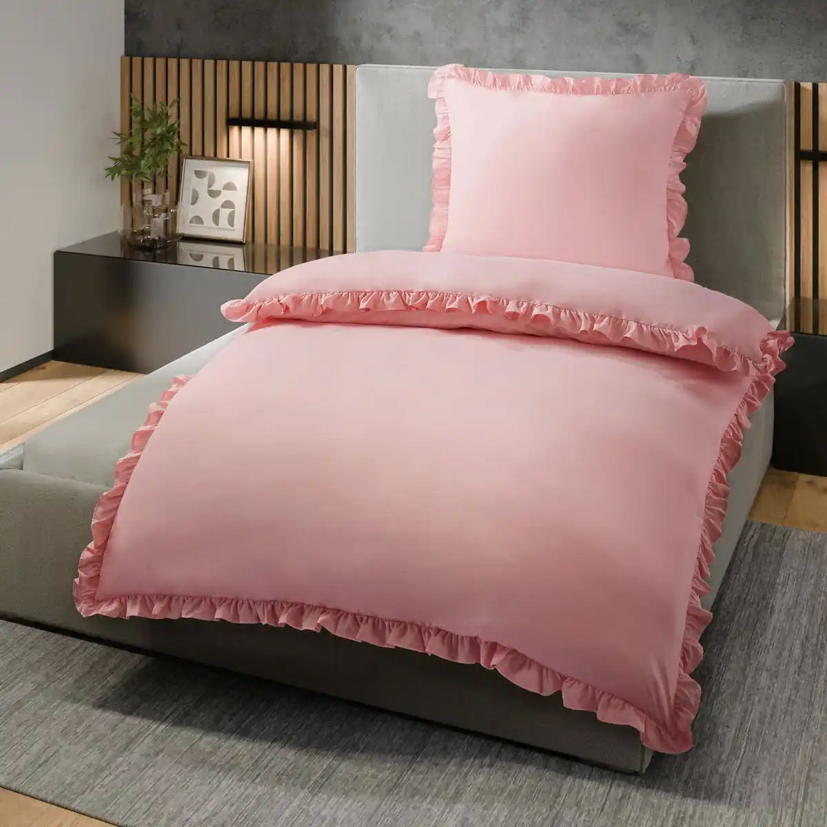 Bild 1 von Mikrofaser-Bettwäsche-Garnitur mit Rüschen